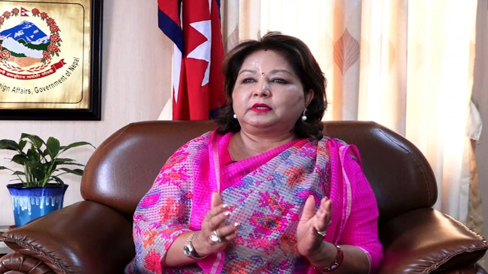 आरजु राणाले दिइन्  युलेन्स स्कुलको व्यवस्थापन समिति अध्यक्षबाट राजीनामा आरजु राणाले दिइन्  युलेन्स स्कुलको व्यवस्थापन समिति अध्यक्षबाट राजीनामा