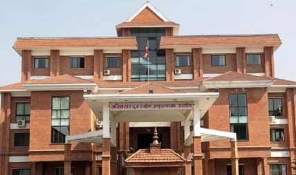 शिक्षक नियुक्ति प्रक्रियामा साढे ४ लाख घुस माग्ने प्रधानाध्यापक र बिचौलिया साहकानु रंगेहात पक्राउ शिक्षक नियुक्ति प्रक्रियामा साढे ४ लाख घुस माग्ने प्रधानाध्यापक र बिचौलिया साहकानु रंगेहात पक्राउ
